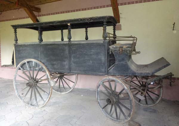 Der jüdische Leichenwagen vor der Restaurierung (Stadtarchiv Buchen)