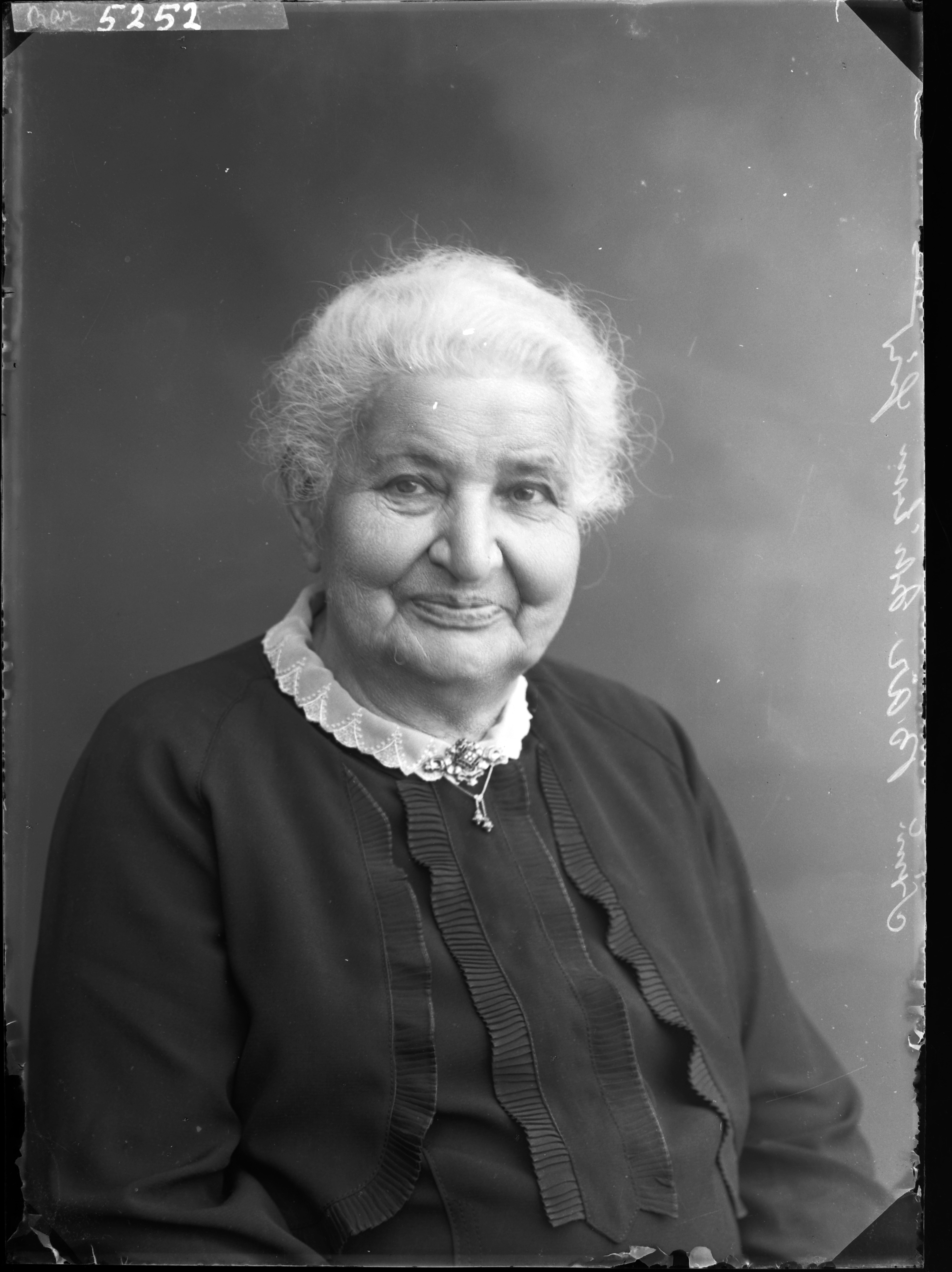 Witwe Jeanette Bär vermutlich zum Zeitpunkt ihres 80. Geburstags im Jahr 1935. (Repro: Bezirksmuseum Buchen, Bildarchiv Karl Weiß)