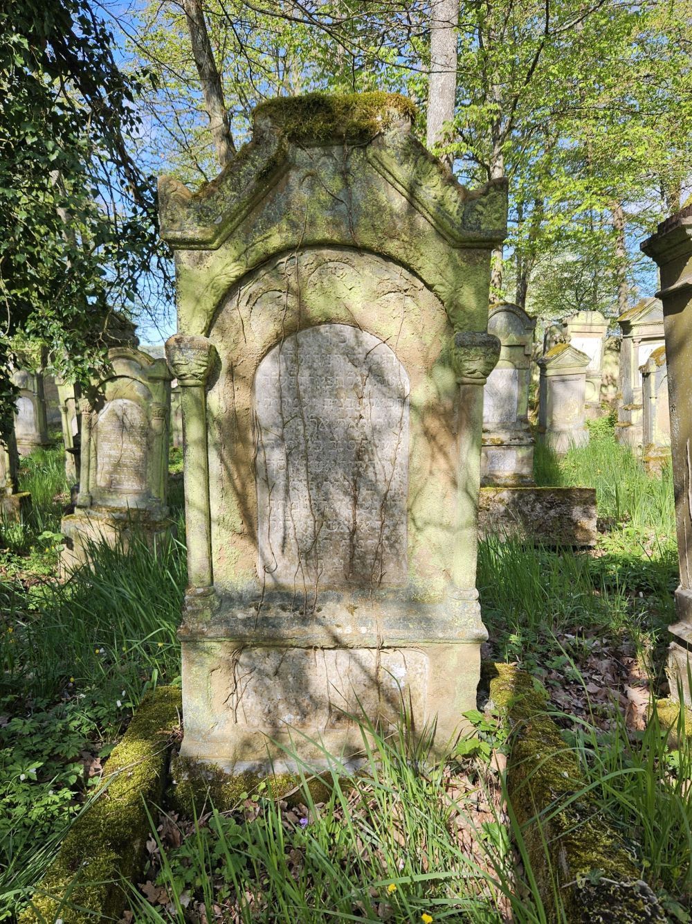 Grabstein von Sara Neuberger, Quelle Stadt Buchen
