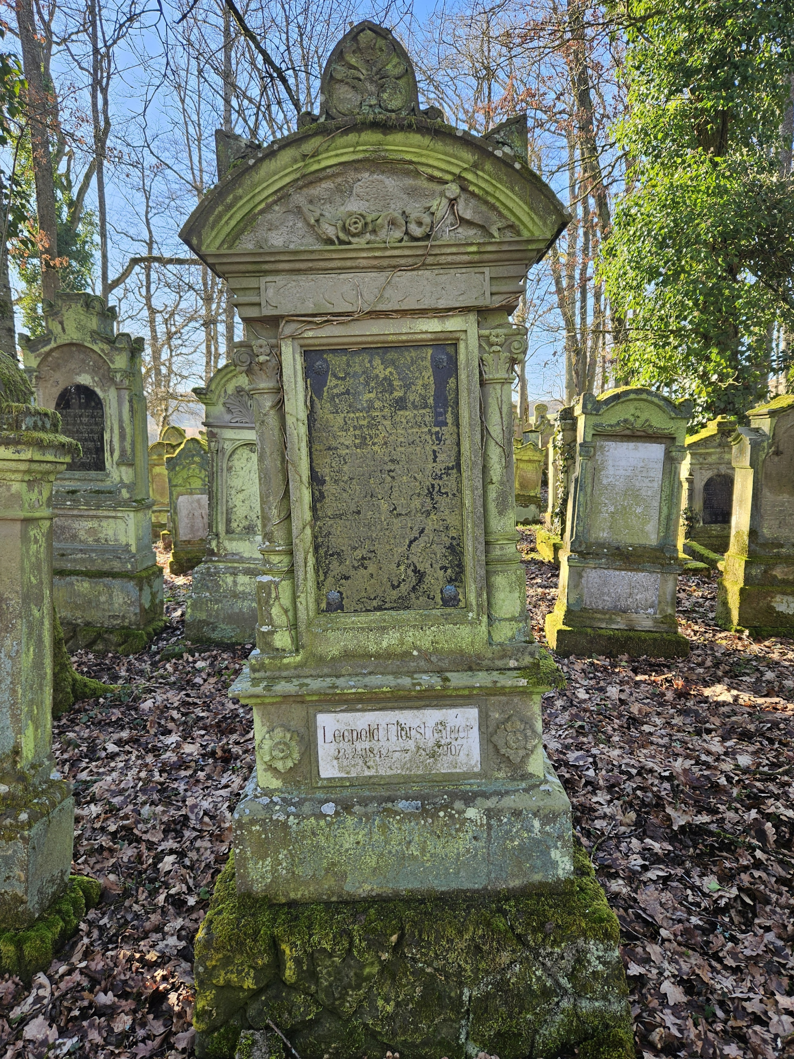 Grabstein von Leopold Flörsheimer, Grab-Nr. 683; Quelle: Stadtarchiv Buchen Grabstein von Leopold Flörsheimer, Grab-Nr. 683; Quelle: Stadtarchiv Buchen